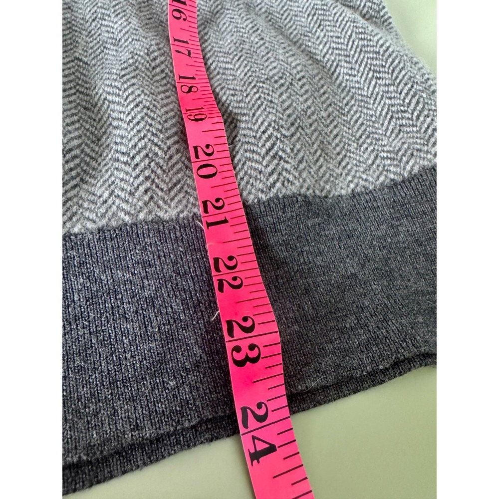 Untuckit Sweater Men's Large Gray Herringbone Preppy GrandpaCore Business Casual - Picture 9 of 10